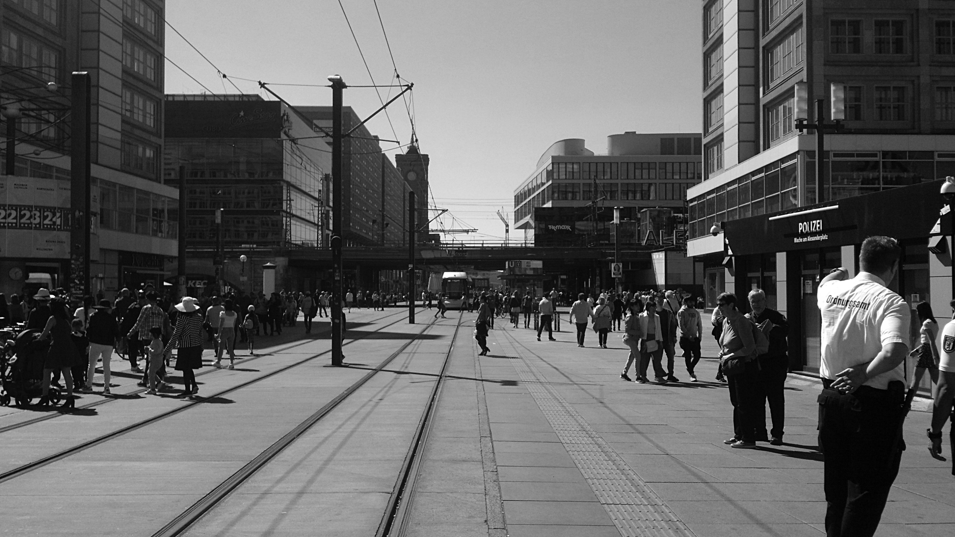 Berlin street photography by Jackie Branc - Ideas Needs Translate Creative Collective